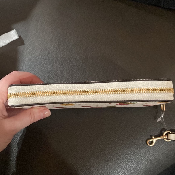 Coach wallet. Ornaments - Picture 3 of 6